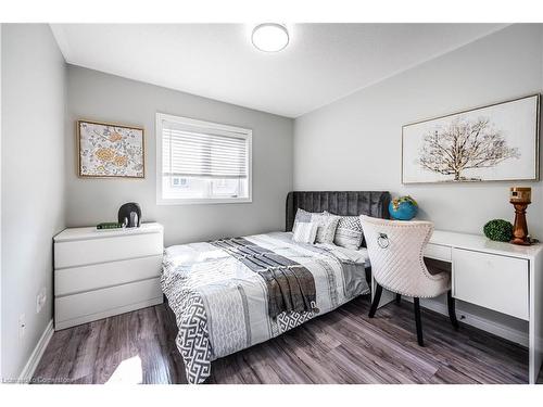 21 Pebble Valley Avenue, Stoney Creek, ON - Indoor Photo Showing Bedroom