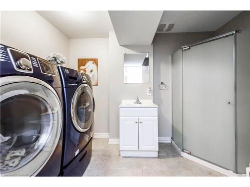 21 Pebble Valley Avenue, Stoney Creek, ON - Indoor Photo Showing Laundry Room