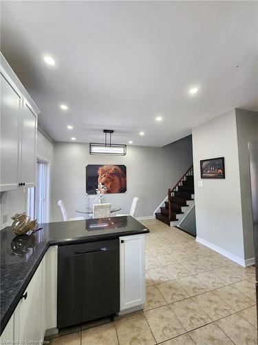 21 Pebble Valley Avenue, Stoney Creek, ON - Indoor Photo Showing Kitchen