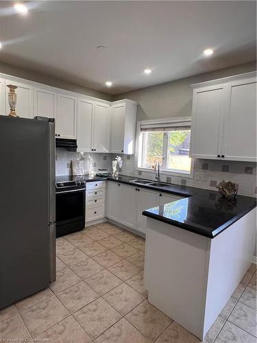 21 Pebble Valley Avenue, Stoney Creek, ON - Indoor Photo Showing Kitchen