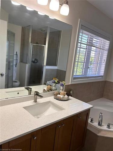 21 Pebble Valley Avenue, Stoney Creek, ON - Indoor Photo Showing Bathroom