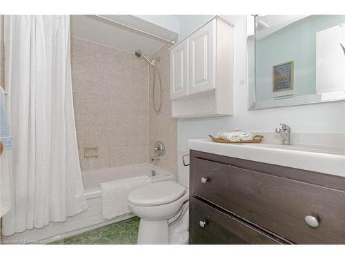 1039 Runnymead Crescent, Oakville, ON - Indoor Photo Showing Bathroom