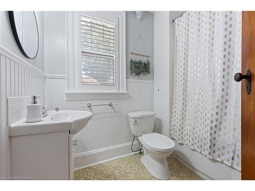 125 North Main Street, Simcoe, ON - Indoor Photo Showing Bathroom