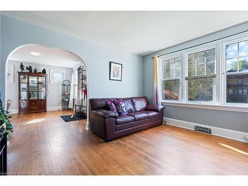 125 North Main Street, Simcoe, ON - Indoor Photo Showing Living Room