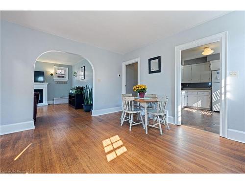 125 North Main Street, Simcoe, ON - Indoor Photo Showing Living Room