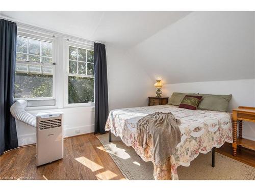 117 Maple Street, Simcoe, ON - Indoor Photo Showing Bedroom