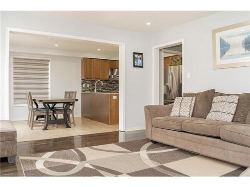 217 Thomas Avenue, Brantford, ON - Indoor Photo Showing Living Room