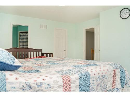 217 Thomas Avenue, Brantford, ON - Indoor Photo Showing Bedroom