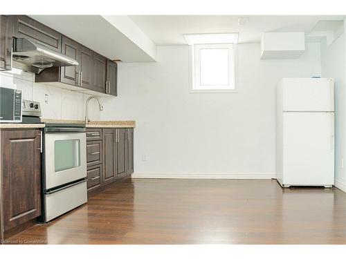 217 Thomas Avenue, Brantford, ON - Indoor Photo Showing Kitchen