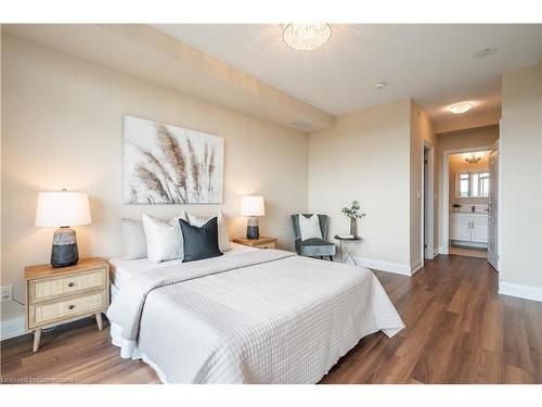 906-50 Hall Road, Georgetown, ON - Indoor Photo Showing Bedroom