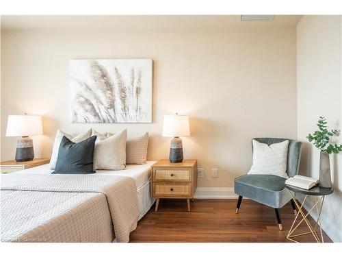 906-50 Hall Road, Georgetown, ON - Indoor Photo Showing Bedroom