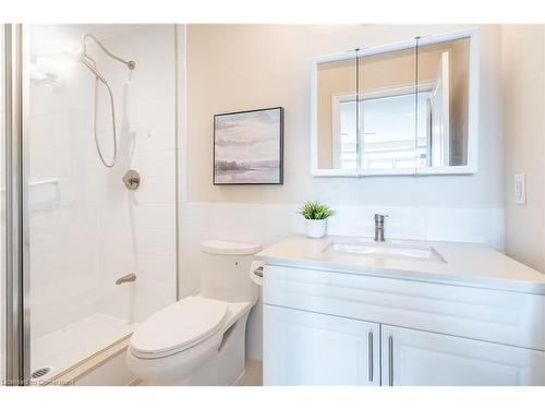 906-50 Hall Road, Georgetown, ON - Indoor Photo Showing Bathroom