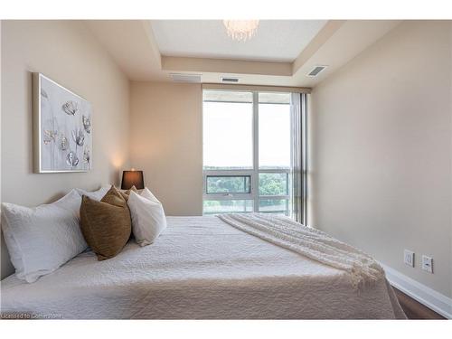 906-50 Hall Road, Georgetown, ON - Indoor Photo Showing Bedroom