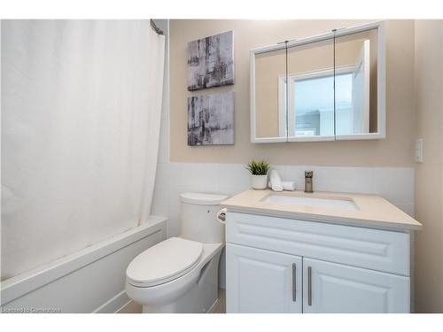 906-50 Hall Road, Georgetown, ON - Indoor Photo Showing Bathroom