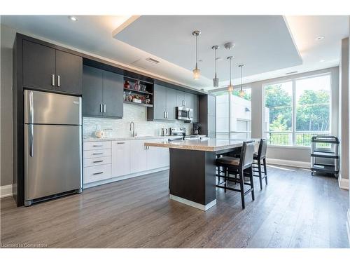 906-50 Hall Road, Georgetown, ON - Indoor Photo Showing Kitchen With Upgraded Kitchen