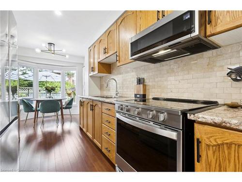 11-78 Pirie Drive, Hamilton, ON - Indoor Photo Showing Kitchen With Upgraded Kitchen