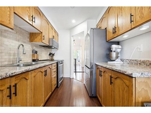 11-78 Pirie Drive, Hamilton, ON - Indoor Photo Showing Kitchen With Double Sink