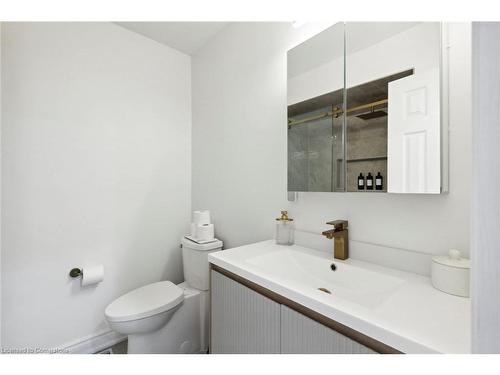 11-78 Pirie Drive, Hamilton, ON - Indoor Photo Showing Bathroom