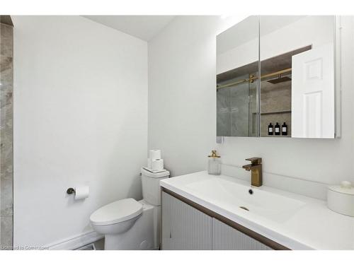 11-78 Pirie Drive, Hamilton, ON - Indoor Photo Showing Bathroom