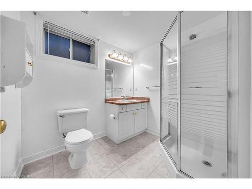 8145 Woodsview Crescent, Niagara Falls, ON - Indoor Photo Showing Bathroom