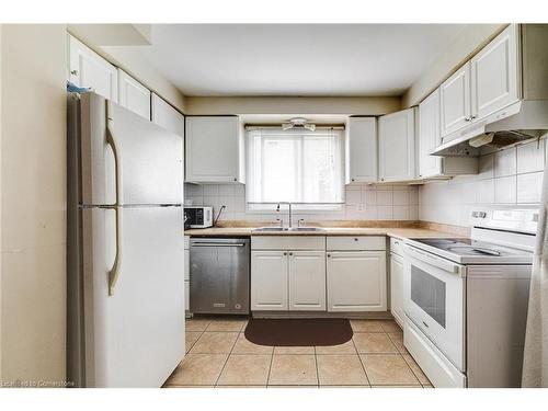 37-41 Nadia Place, Oakville, ON - Indoor Photo Showing Kitchen With Double Sink