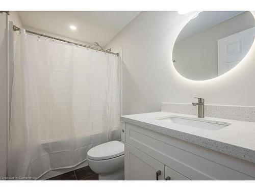 2B-38 Howe Drive, Kitchener, ON - Indoor Photo Showing Bathroom