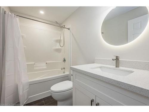 2B-38 Howe Drive, Kitchener, ON - Indoor Photo Showing Bathroom