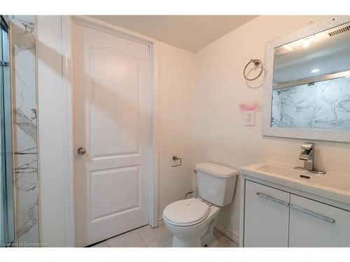 7 Gaydon Way, Brantford, ON - Indoor Photo Showing Bathroom