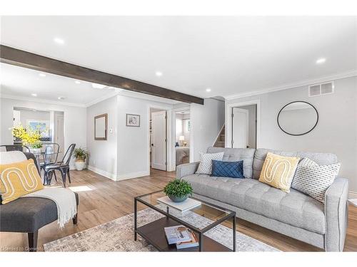 365 Victory Avenue, Welland, ON - Indoor Photo Showing Living Room