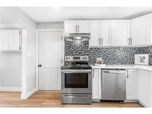 365 Victory Avenue, Welland, ON - Indoor Photo Showing Kitchen With Upgraded Kitchen