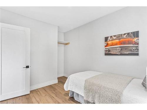 365 Victory Avenue, Welland, ON - Indoor Photo Showing Bedroom