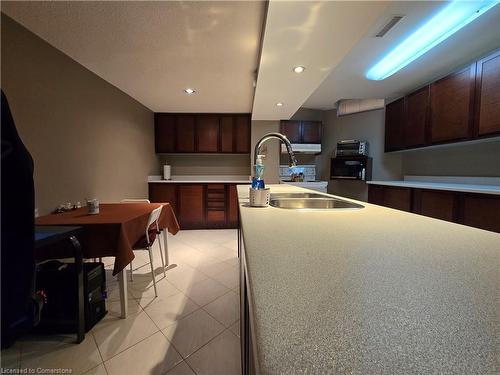 3213 Trelawny Circle, Mississauga, ON - Indoor Photo Showing Kitchen