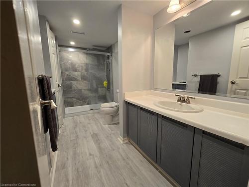 3213 Trelawny Circle, Mississauga, ON - Indoor Photo Showing Bathroom