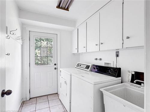 802 Viscount Road, London, ON - Indoor Photo Showing Laundry Room