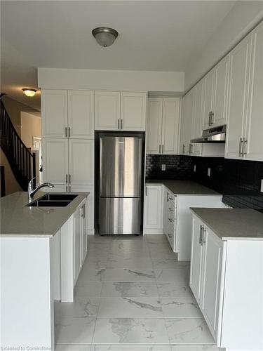 132 Sapphire Way, Thorold, ON - Indoor Photo Showing Kitchen With Double Sink