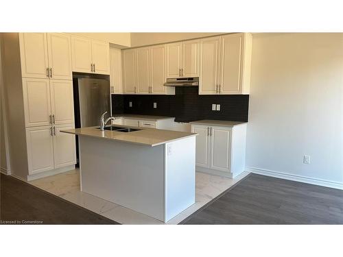 132 Sapphire Way, Thorold, ON - Indoor Photo Showing Kitchen With Double Sink