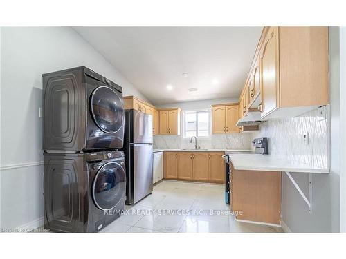 Upper-10 Sunrise Crescent, London, ON - Indoor Photo Showing Laundry Room