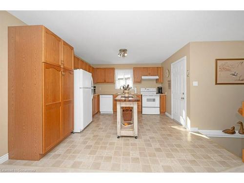 122 Milligan Street, Fergus, ON - Indoor Photo Showing Kitchen