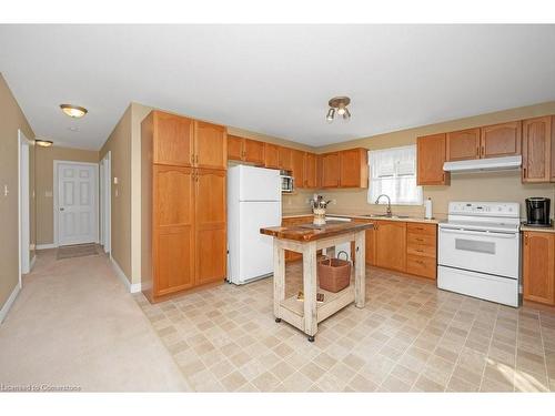 122 Milligan Street, Fergus, ON - Indoor Photo Showing Kitchen