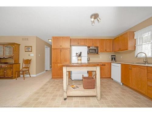 122 Milligan Street, Fergus, ON - Indoor Photo Showing Kitchen