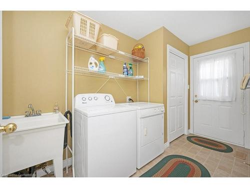 122 Milligan Street, Fergus, ON - Indoor Photo Showing Laundry Room