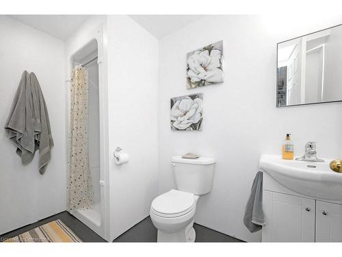 122 Milligan Street, Fergus, ON - Indoor Photo Showing Bathroom