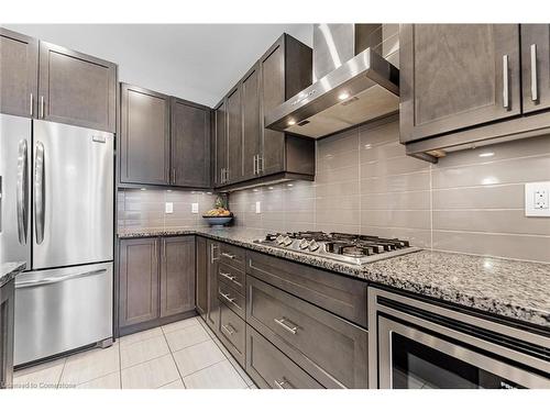 18 Falconridge Terrace Falconridge Terrace, East Gwillimbury, ON - Indoor Photo Showing Kitchen With Stainless Steel Kitchen With Upgraded Kitchen