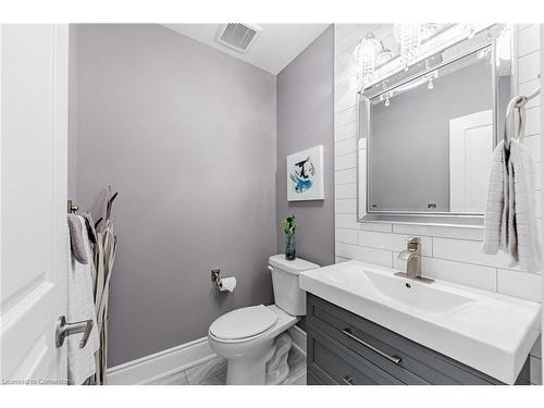 18 Falconridge Terrace Falconridge Terrace, East Gwillimbury, ON - Indoor Photo Showing Bathroom