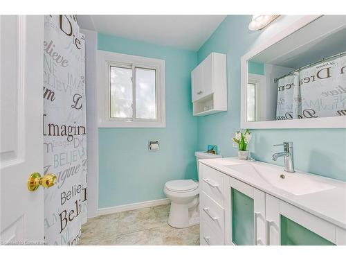 4-357 Ontario Street N, Milton, ON - Indoor Photo Showing Bathroom