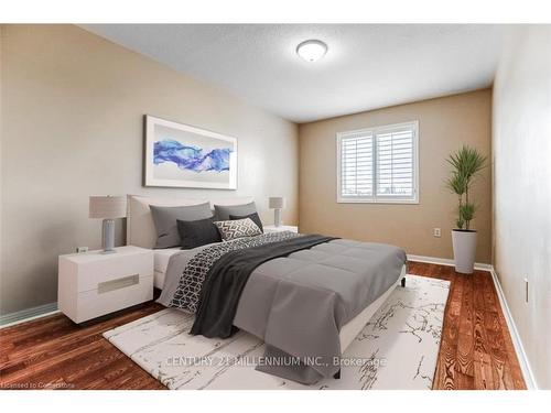 10 Fairhaven Drive, Hamilton, ON - Indoor Photo Showing Bedroom