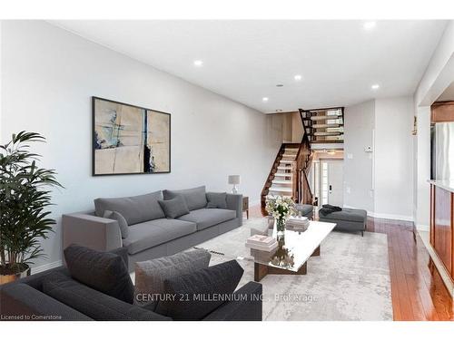 10 Fairhaven Drive, Hamilton, ON - Indoor Photo Showing Living Room