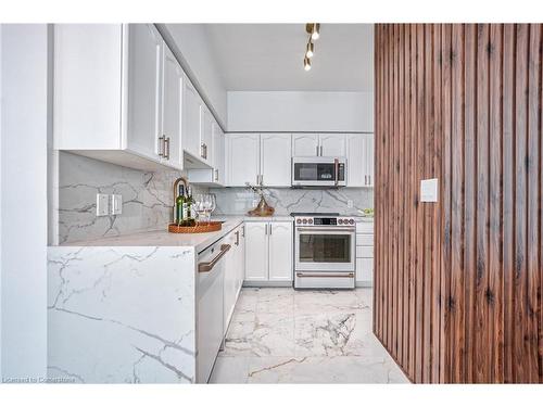 Ph209-208 Enfield Place, Mississauga, ON - Indoor Photo Showing Kitchen