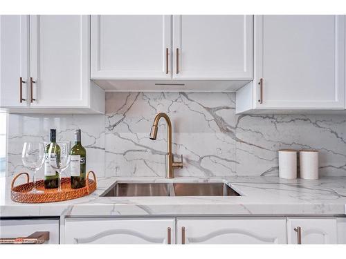 Ph209-208 Enfield Place, Mississauga, ON - Indoor Photo Showing Kitchen With Double Sink