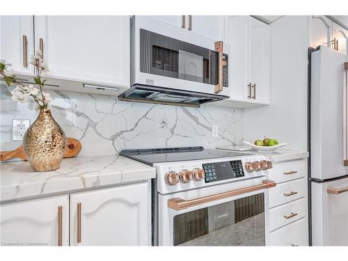 Ph209-208 Enfield Place, Mississauga, ON - Indoor Photo Showing Kitchen